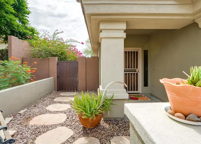 Snowbirds Welcome! Gem W/ Fairway Views Holiday home